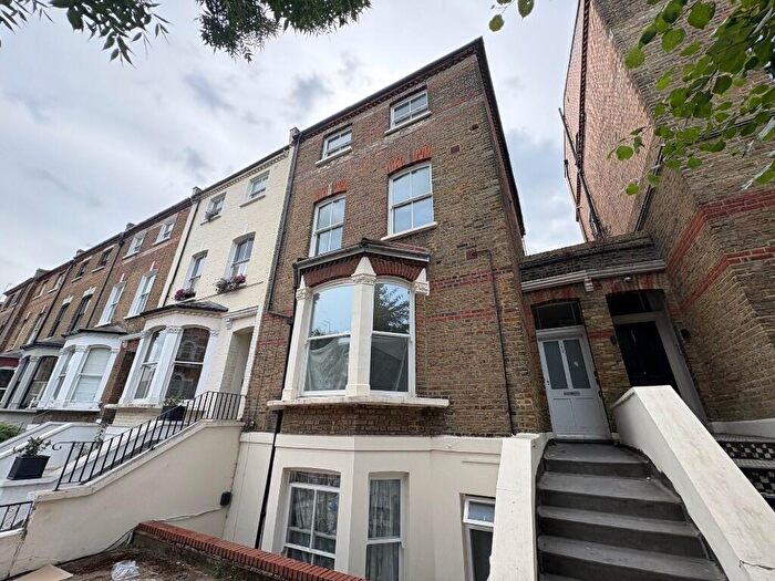 Studio To Rent In Tufnell Park Road, London, N7