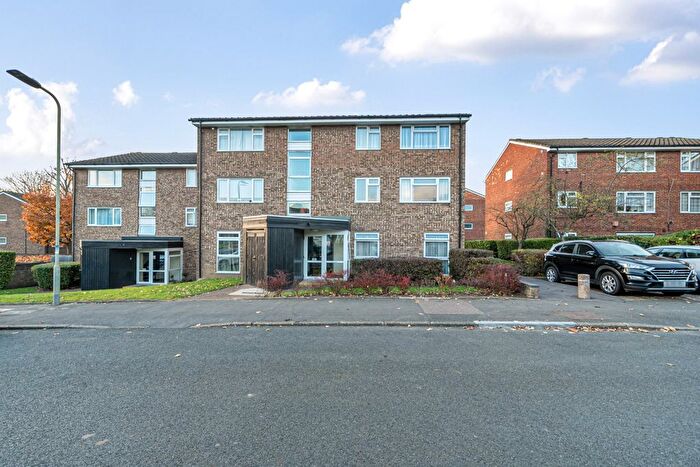 2 Bedroom Flat To Rent In Dyke Drive, Orpington, Kent, BR5