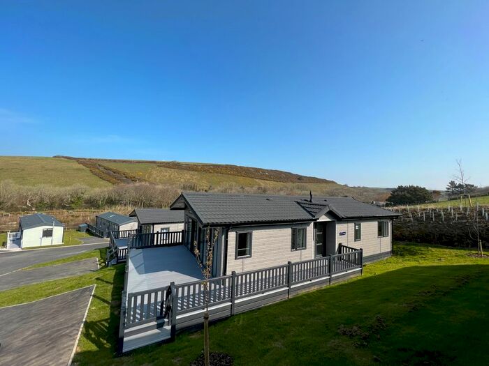 2 Bedroom Lodge For Sale In Mawgan Porth, Newquay, TR8