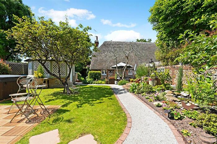 2 Bedroom House For Sale In Midhurst Road, Lavant, PO18