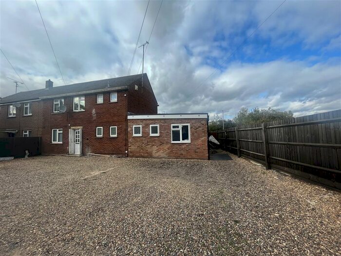 Flat To Rent In Stoke Road, Aylesbury, HP21