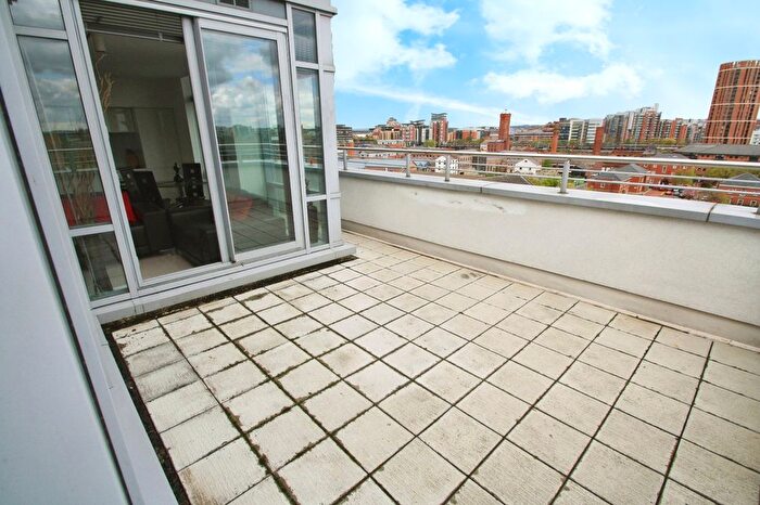 2 Bedroom Flat To Rent In Manor Mills, Ingram Street, Leeds, West Yorkshire, LS11