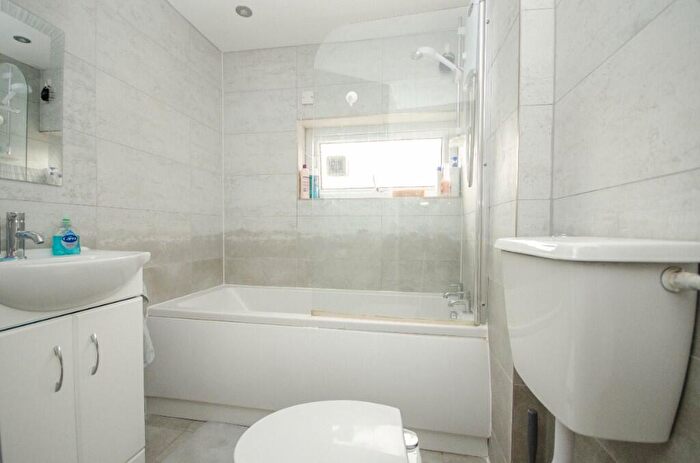 2 Bedroom Duplex For Sale In Taranto Road, Lordswood, Hampshire, SO16
