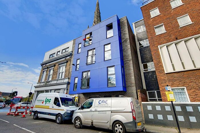 3 Bedroom Flat To Rent In Hardinge Street, Limehouse, London, E1