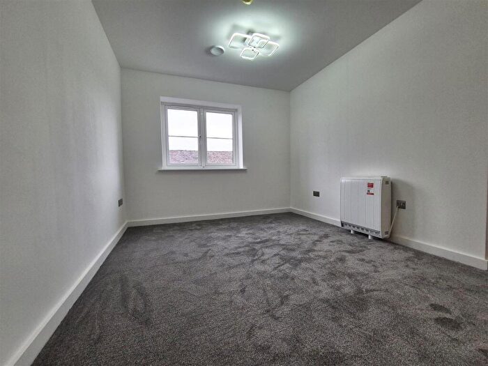2 Bedroom Apartment To Rent In Stamford Street, Ashton-Under-Lyne, OL6