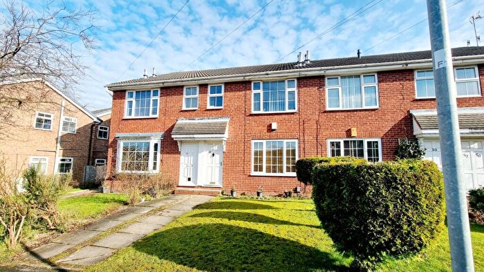2 Bedroom Flat To Rent In Fieldway Avenue, Rodley, Leeds, LS13