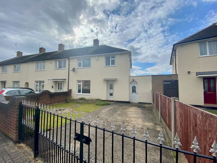 3 Bedroom House To Rent In Woodsford Grove, Clifton, NG11