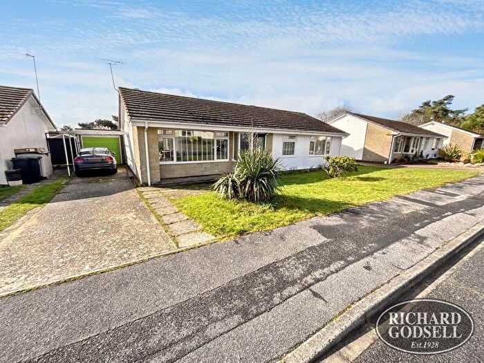 3 Bedroom Detached House For Sale In St Catherines Hill, BH23