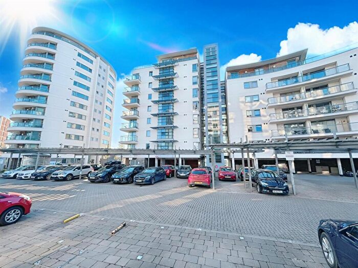 1 Bedroom Flat For Sale In Mercury Gardens, Romford, RM1
