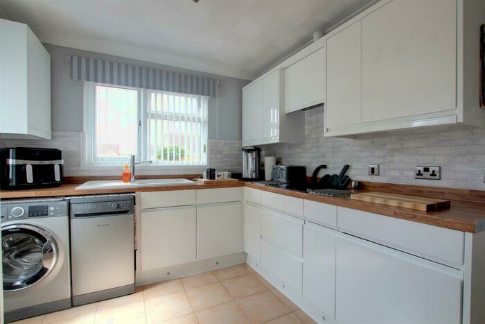 2 Bedroom Detached Bungalow For Sale In Aqua Drive, Mablethorpe, LN12