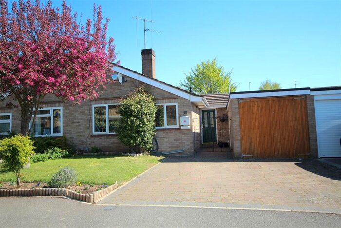 2 Bedroom Semi-Detached Bungalow To Rent In Hermitage Drive, Twyford, Reading, RG10