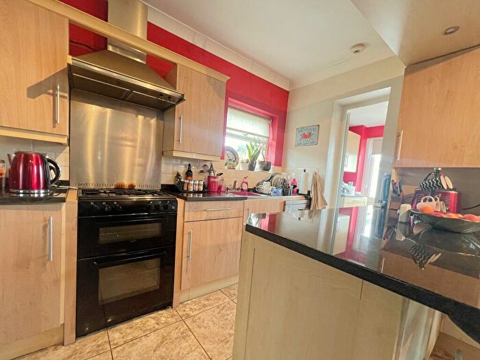 2 Bedroom Bungalow For Sale In Willow Gardens, Wrose, Bradford, BD2