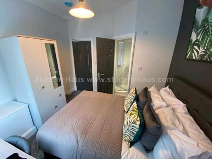 4 Bedroom House To Rent In Lydford Street, Salford, M6