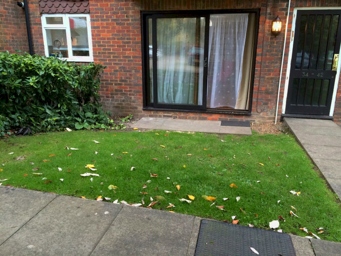 2 Bedroom Apartment To Rent In Fleetwood Close, Croydon, CR0