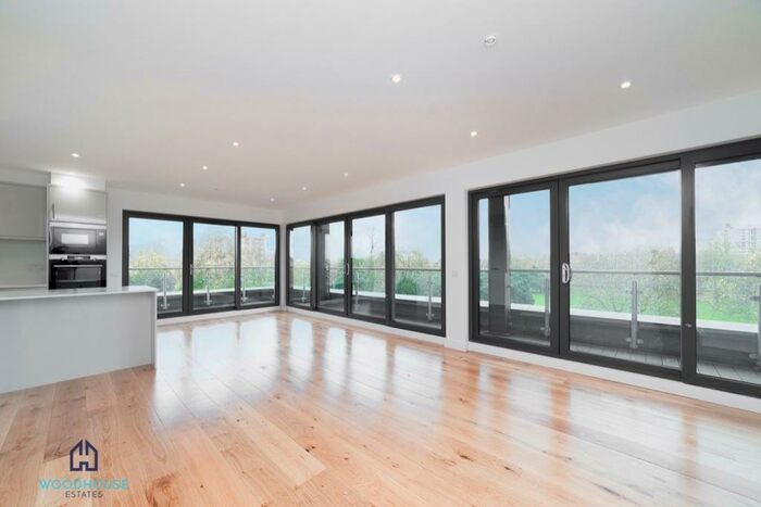 3 Bedroom Flat To Rent In Stannary Street, London, SE11