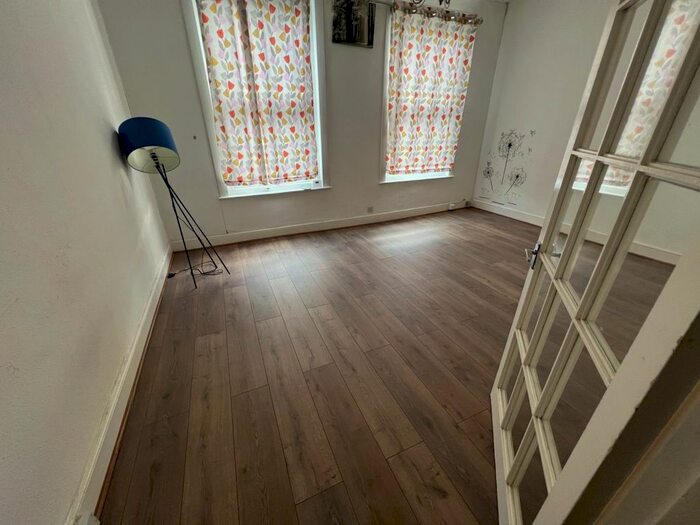 Terraced House To Rent In High Road Leytonstone, London, E11