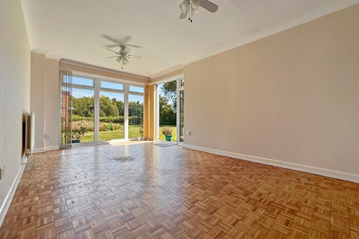 3 Bedroom Terraced Bungalow For Sale In Bedroom Terraced Bungalow In Fishbourne, PO19