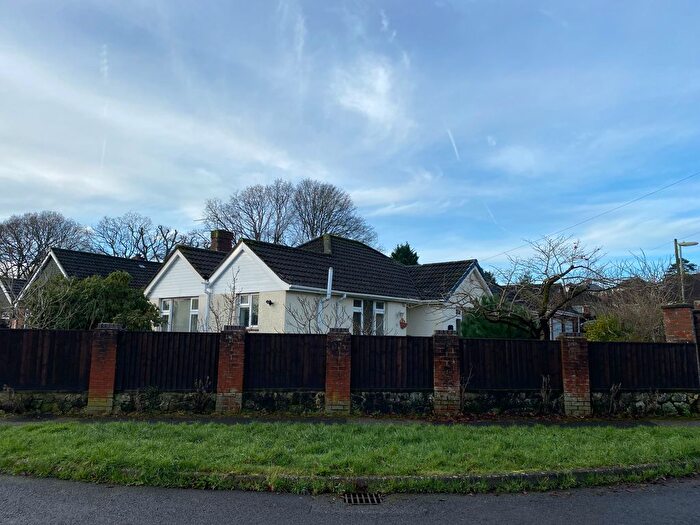 2 Bedroom Detached Bungalow To Rent In Pennine Way, Chandler's Ford, Eastleigh, SO53