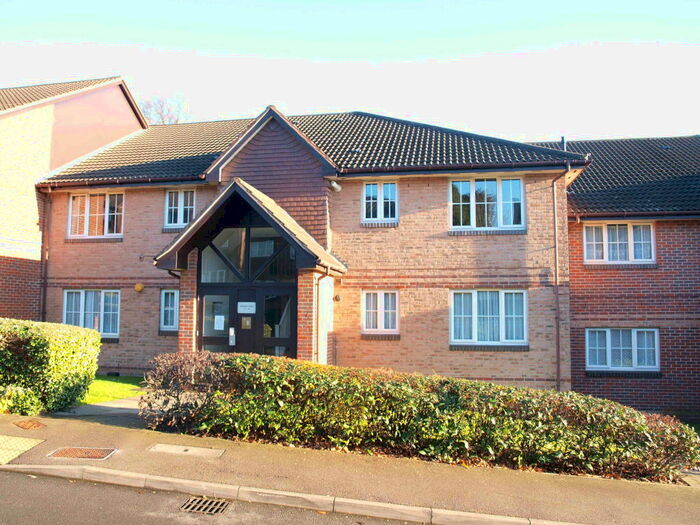 2 Bedroom Ground Flat To Rent In Vermont Close, Waverley Road, Enfield, Greater London, EN2