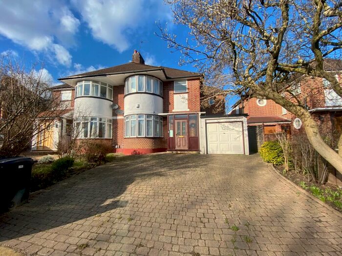 3 Bedroom Semi-Detached House To Rent In Woking, GU22