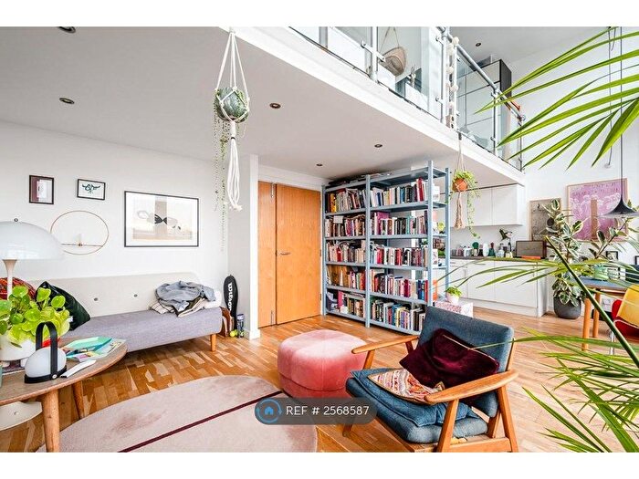 2 Bedroom Flat To Rent In King Edward's Road, London, E9