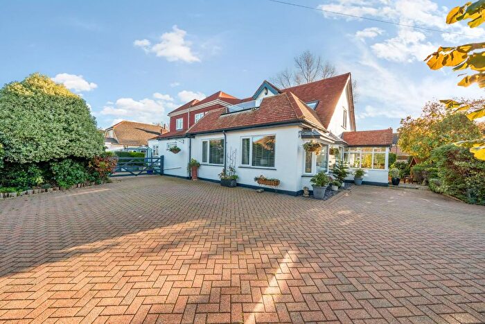4 Bedroom Detached House For Sale In Havant Road, Hayling Island, PO11