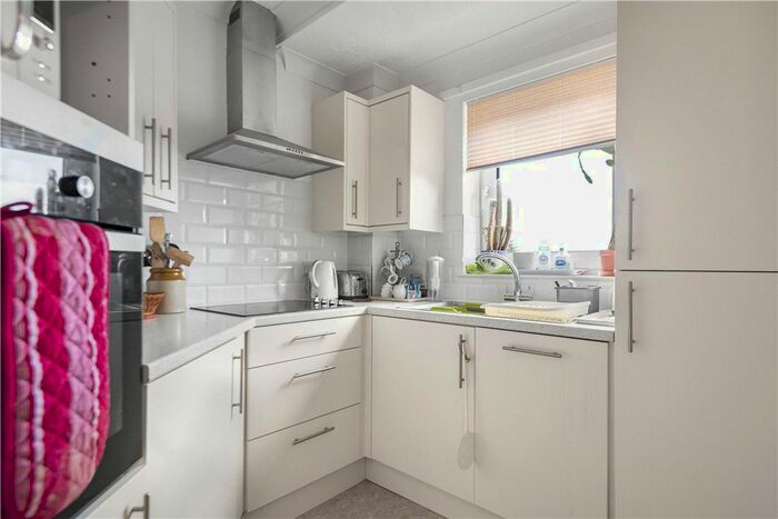 1 Bedroom Flat To Rent In Green Lane, Windsor, Berkshire, SL4