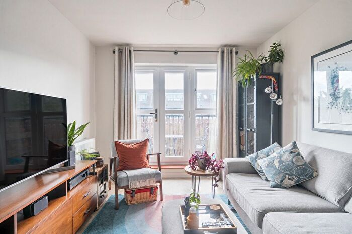 2 Bedroom Flat For Sale In Worcester Close, Anerley, London, SE20