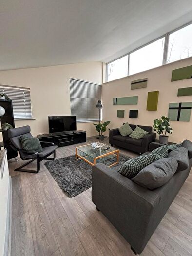 3 Bedroom Town House To Rent In Peregrine Street, M15