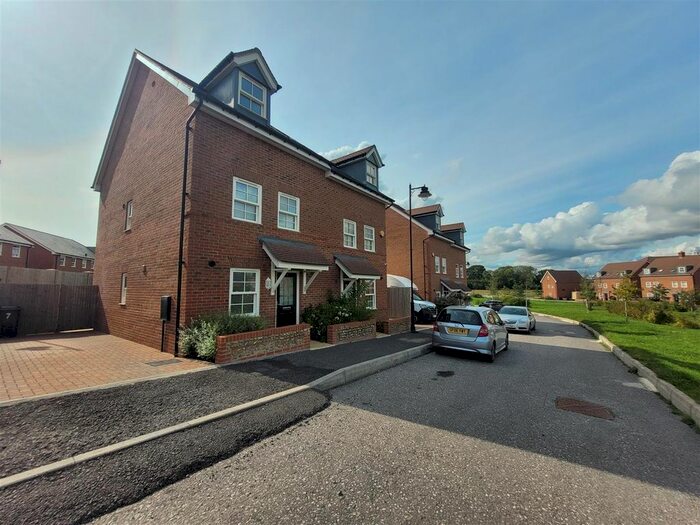 3 Bedroom Semi-Detached House To Rent In Painters Crescent, Waterlooville, PO7