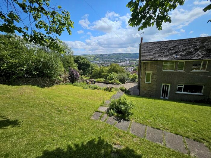 3 Bedroom Semi-Detached House For Sale In Slade Lane, Riddlesden, Keighley, BD20