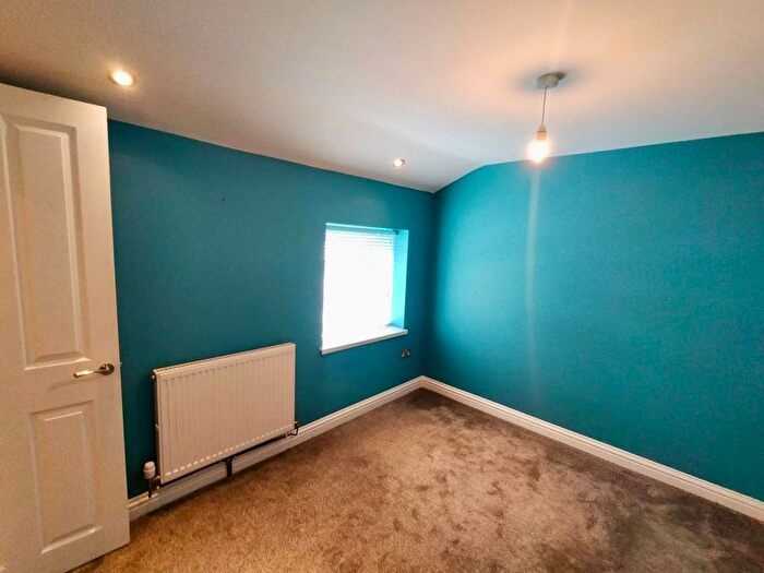 2 Bedroom End Of Terrace House To Rent In Brecon Road, Hirwaun, CF44