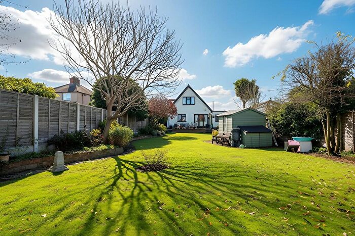 3 Bedroom Detached House For Sale In Firfield Road, Thundersley, SS7