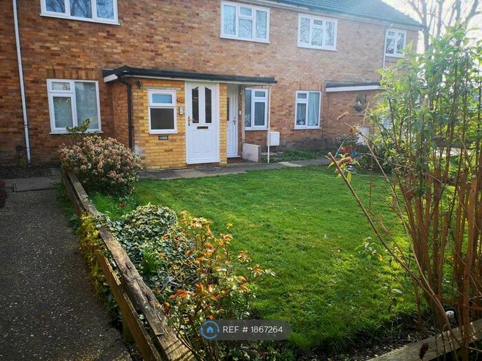 2 Bedroom Maisonette To Rent In Gordon Rd, London, EN2