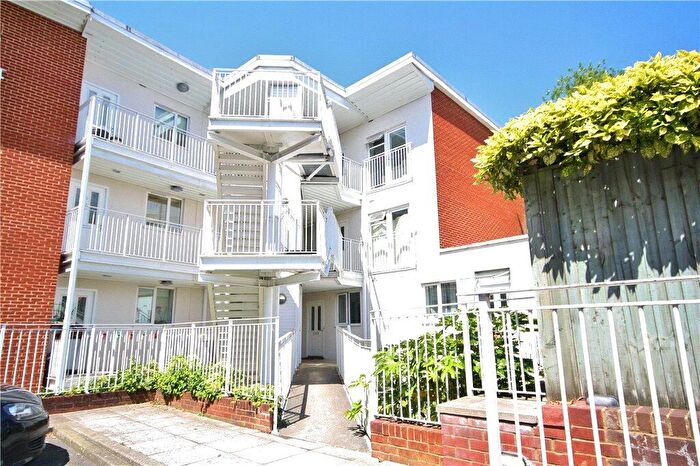 1 Bedroom Apartment To Rent In Rectory Court, Walnut Tree Close, Guildford, Surrey, GU1