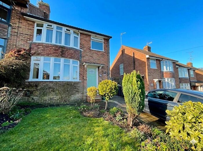 3 Bedroom Semi-Detached House For Sale In Hillary Crescent, Luton, Bedfordshire, LU1