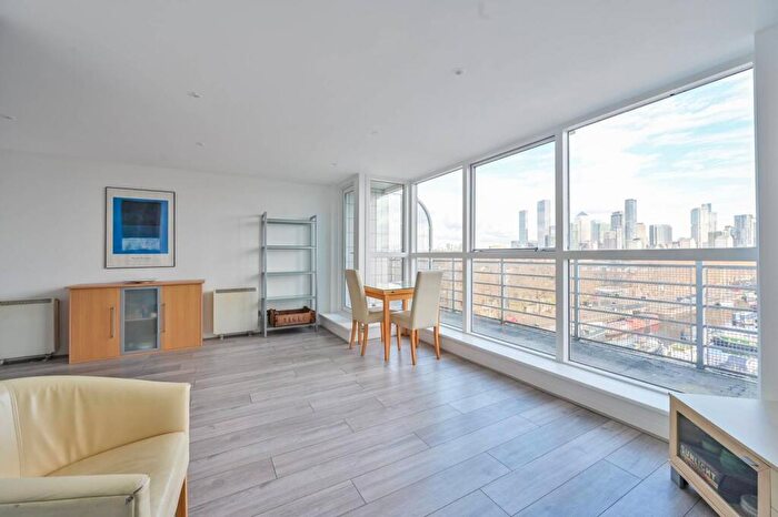 2 Bedroom Flat For Sale In Baltic Quay, Canada Water, London, SE16