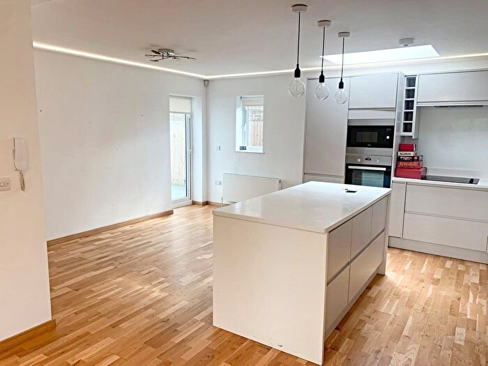 3 Bedroom End Of Terrace House To Rent In Wilbury Gardens, Hove, BN3