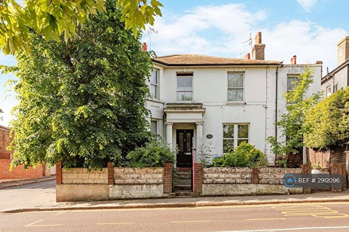 1 Bedroom Flat To Rent In Plumstead Common Road, London, SE18