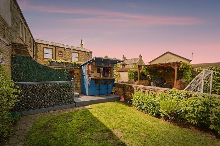 3 Bedroom Terraced House For Sale In Smalewell Road, Pudsey, LS28