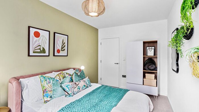 2 Bedroom Flat For Sale In Mary Neuner Road, London, N8