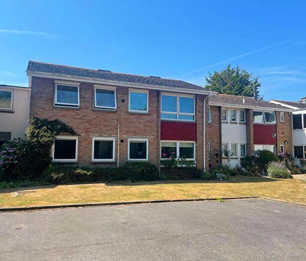 2 Bedroom Flat For Sale In Felpham, West Sussex, PO22