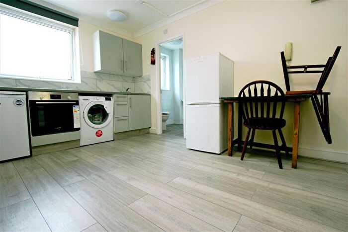 Studio To Rent In Studio Flat - Seven Sisters, N15