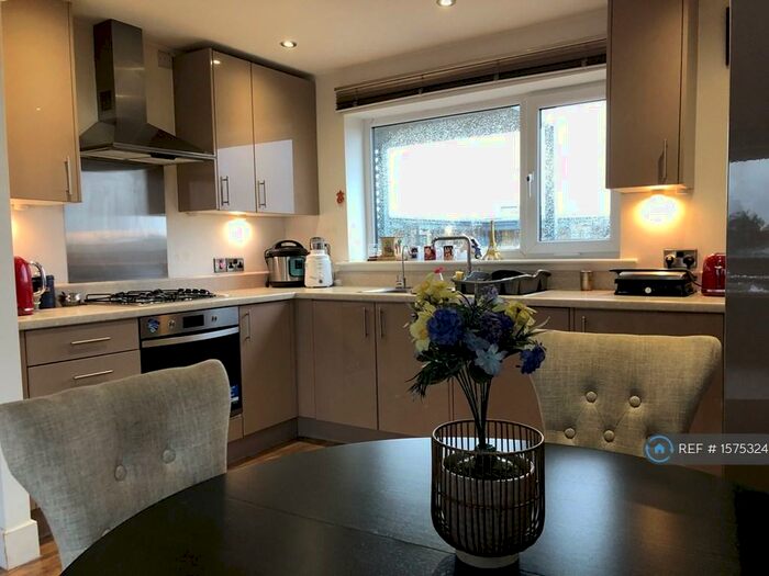 2 Bedroom Flat To Rent In Tranquil Lane, Harrow, HA2