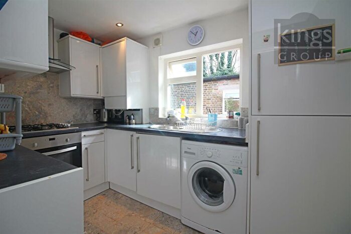 3 Bedroom Flat To Rent In Finsbury Park Avenue, London, N4