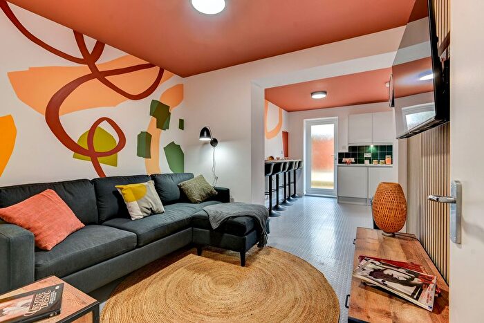 6 Bedroom Semi-Detached House To Rent In Kelston View, Bath, BA2