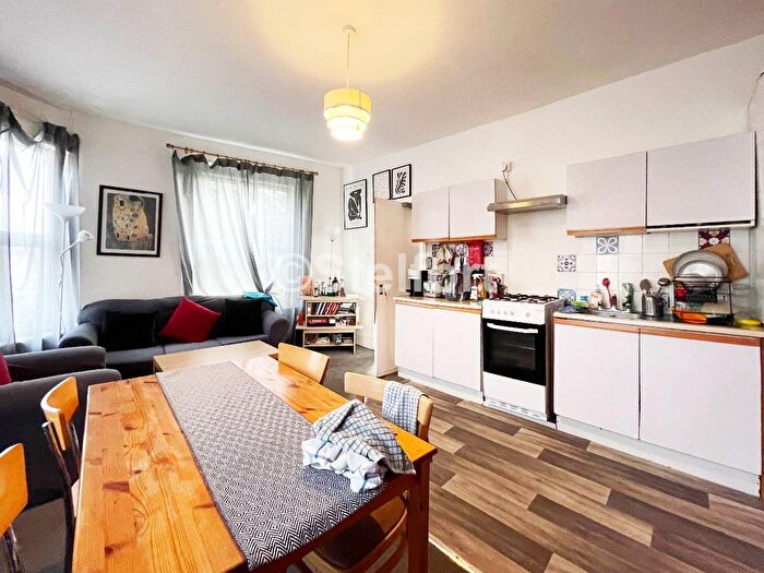 3 Bedroom Flat To Rent In Holloway Road, London, N19
