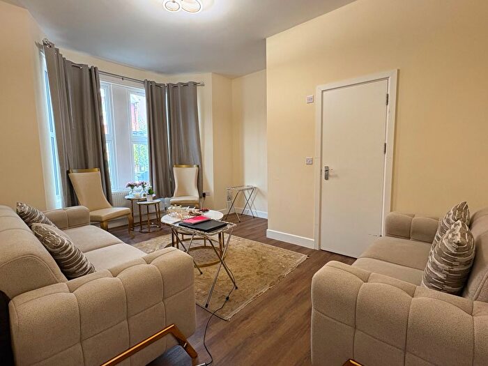 5 Bedroom Terraced House To Rent In Avonwick Road, Hounslow, TW3