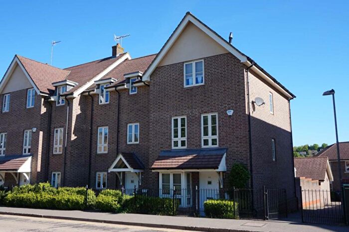 5 Bedroom Town House To Rent In Gossoms End, Berkhamsted, HP4