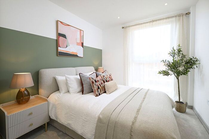 1 Bedroom Flat For Sale In Eden Grove, Fairfield Avenue, Staines-Upon-Thames, Surrey, TW18